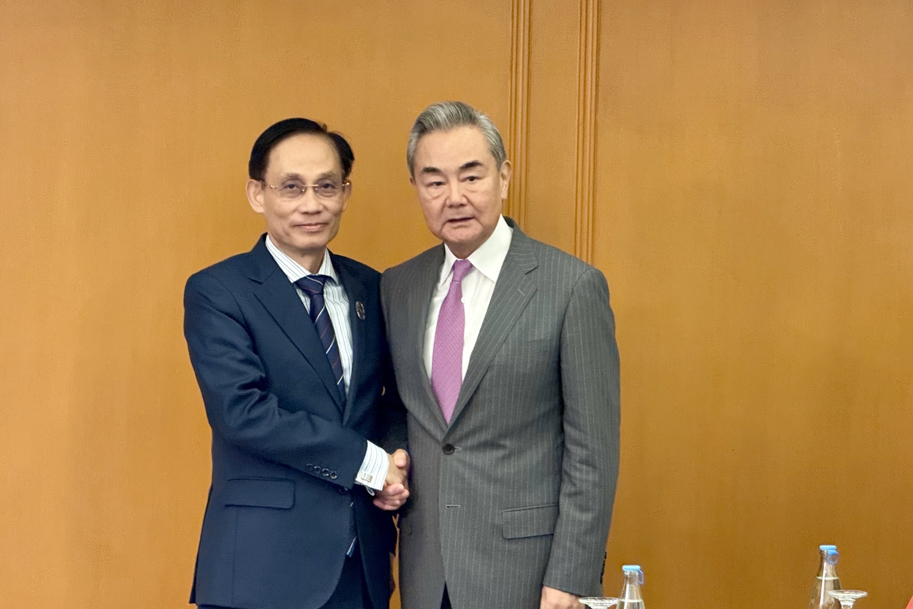 Ủy viên Bộ Chính trị, Bộ trưởng Ngoại giao Lê Hoài Trung gặp Ủy viên Bộ Chính trị, Chủ nhiệm Văn phòng Ủy ban Công tác đối ngoại Trung ương, Bộ trưởng Ngoại giao Trung Quốc Vương Nghị